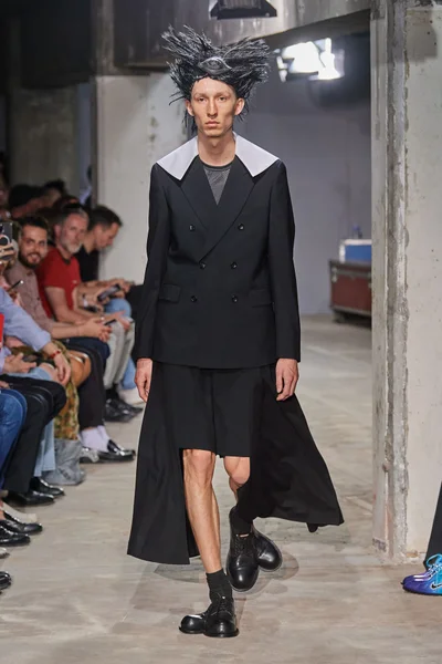 Look 3